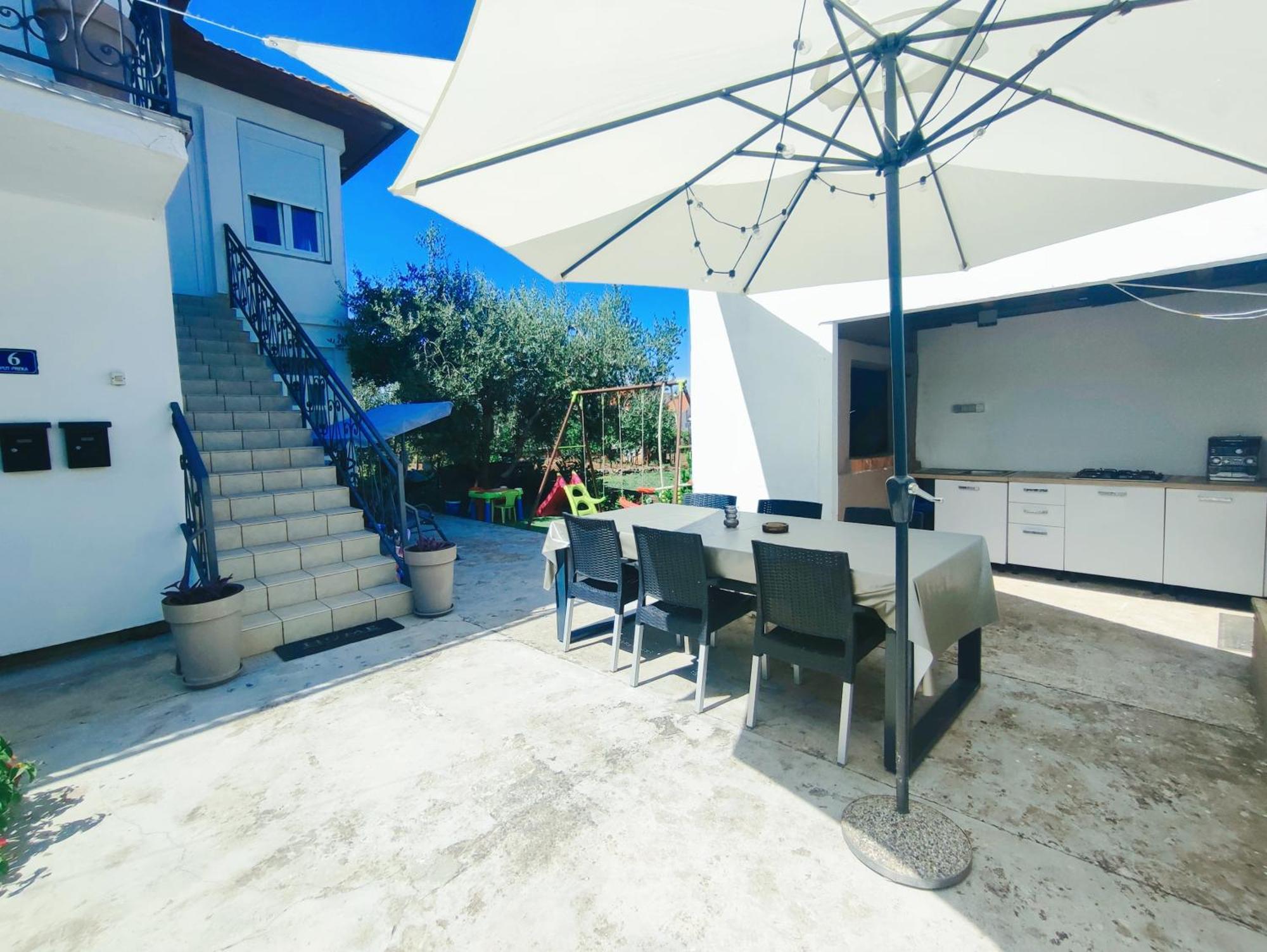 Garden Apartment Sutomiscica Exterior photo