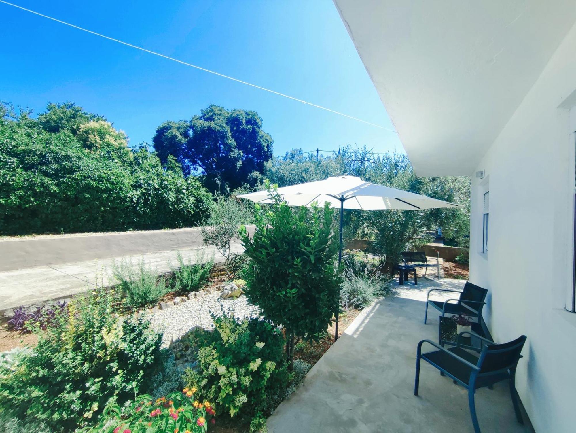 Garden Apartment Sutomiscica Exterior photo